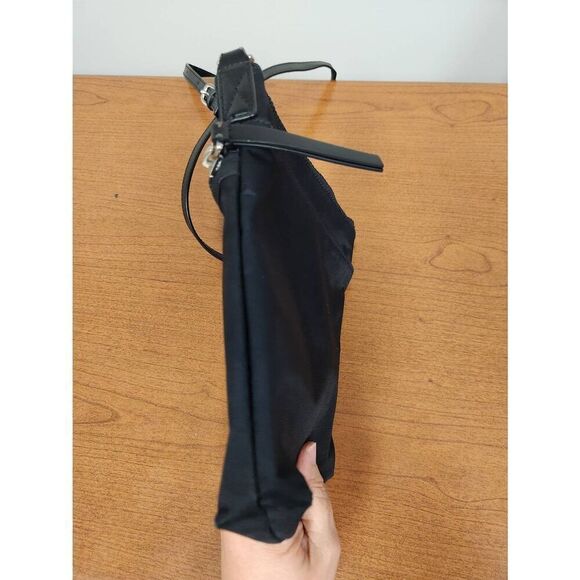 Marc Jacobs black nylon crossbody. Excellent used condition - Picture 9 of 11